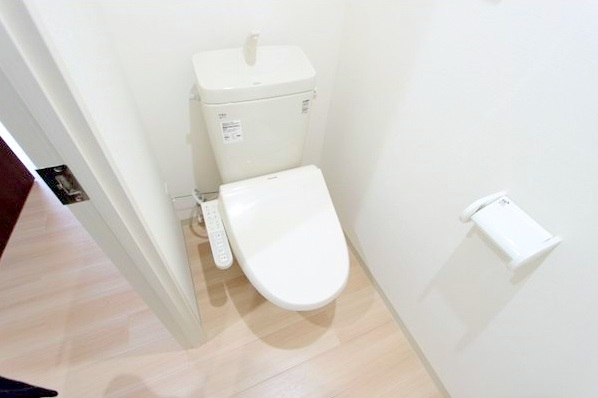 トイレ　ウォシュレット付きのトイレです♪