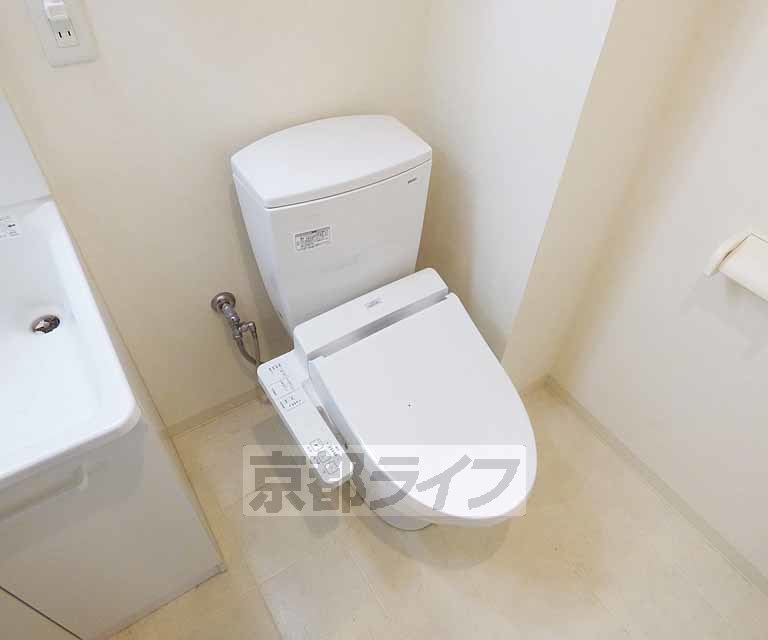 トイレ　独立洗面台です