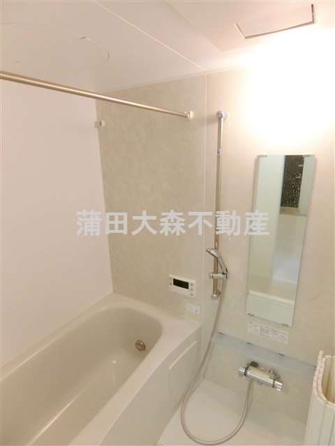バス・シャワールーム　追焚+浴室乾燥機付きのバスルーム