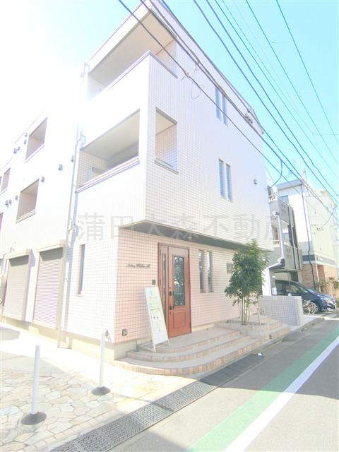 建物外観　2019年3月築　鉄骨造地上3階建て総戸数12戸光インターネ