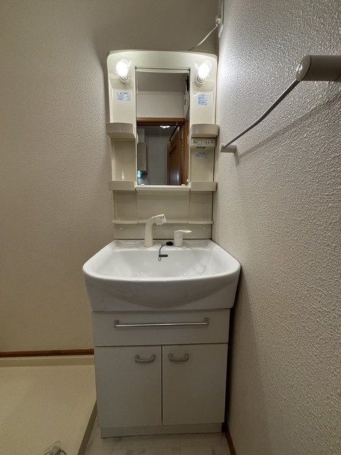 洗面設備　別部屋参考写真です