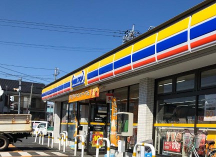 コンビニ　ミニストップ 草加新里町店（コンビニ）まで678m