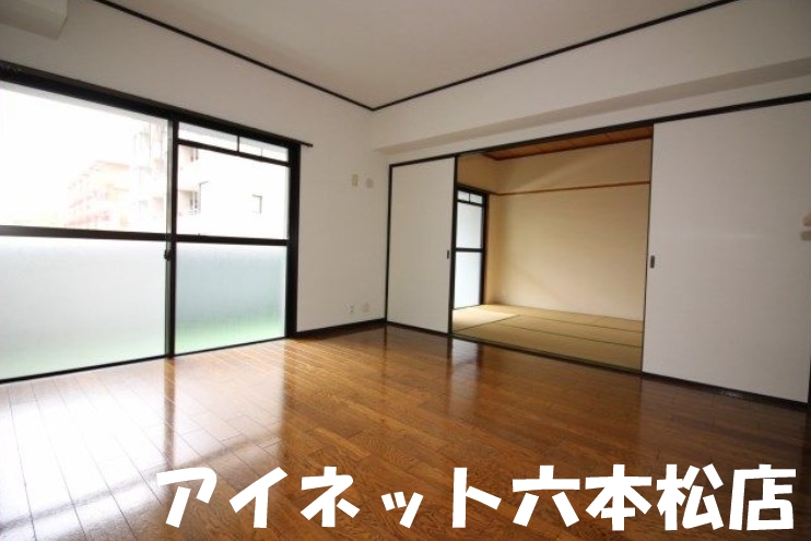 居室・リビング　広々としていいですね。