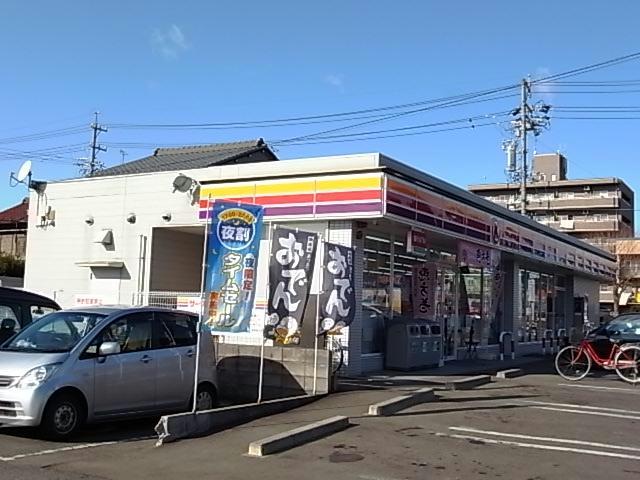 【岐阜市初日町のマンションのコンビニ】