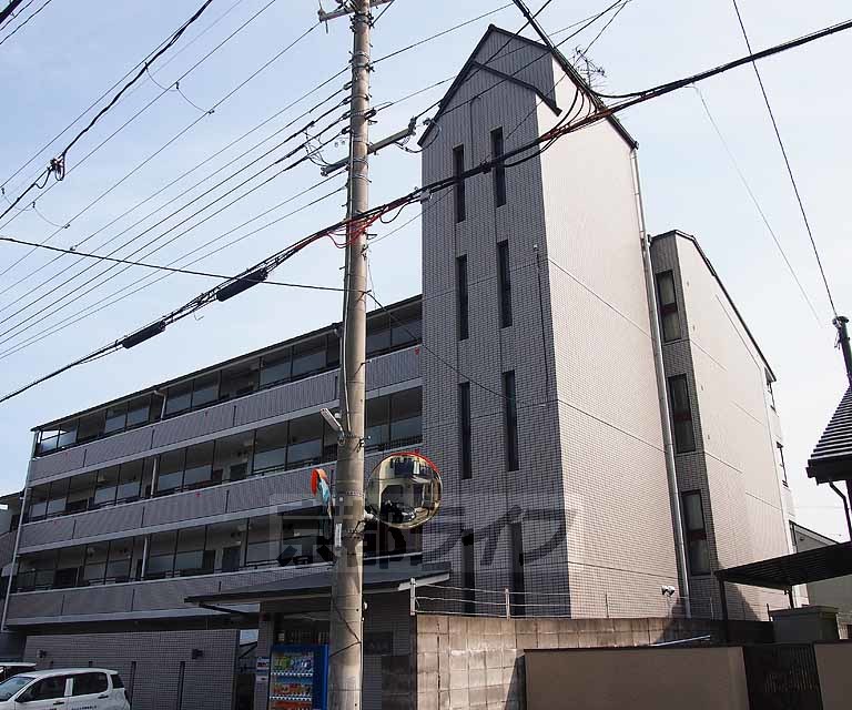 長岡京市下海印寺のマンションの建物外観
