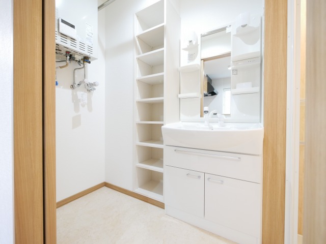 洗面設備　シャワードレッサー付きです！
