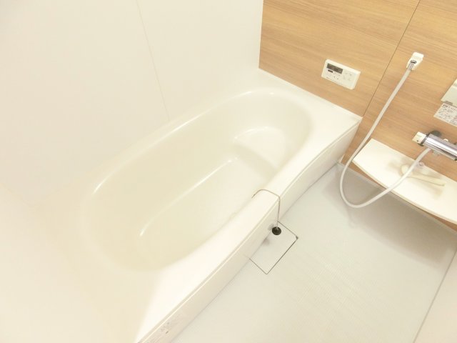 バス・シャワールーム　同物件別部屋写真