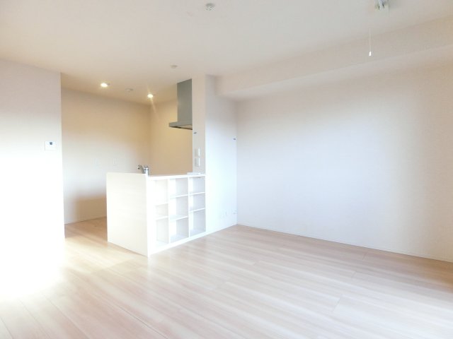 居室・リビング　同物件別部屋写真