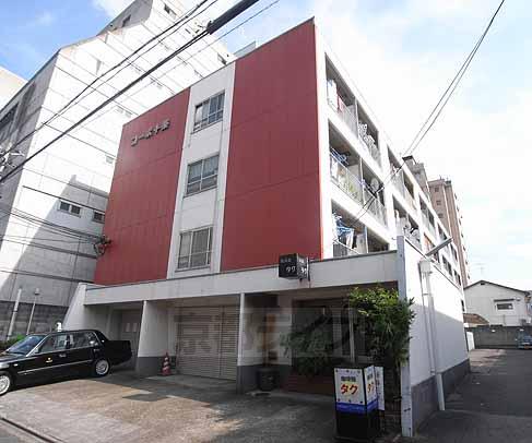 京都市南区東九条南河辺町のマンションの建物外観