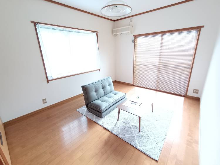 居室・リビング　2面採光で明るいお部屋☆