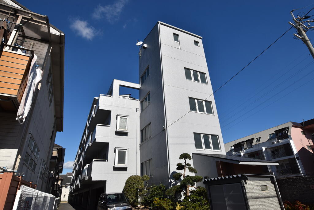 柏原市玉手町のマンションの建物外観