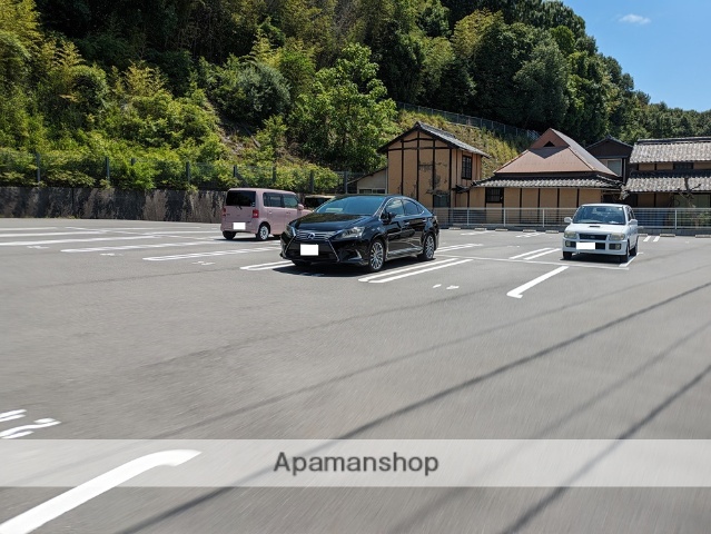 駐車場　エントランス