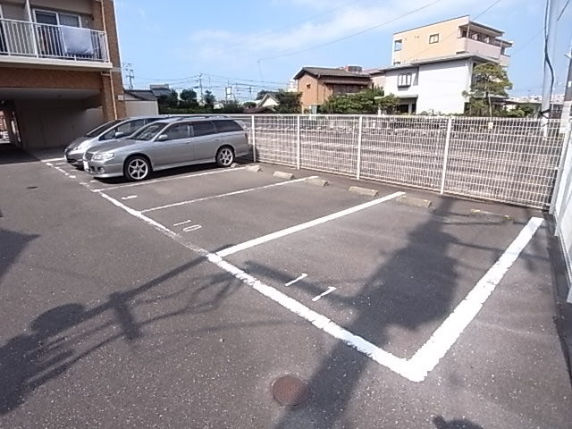 【ハートマンションの駐車場】