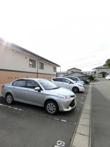 【盛岡市東中野町築26年の駐車場】