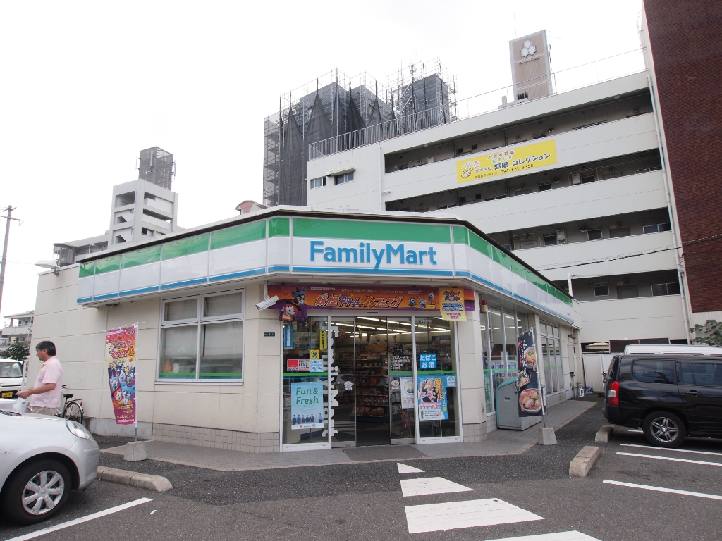 【ウイングス城野駅前のコンビニ】