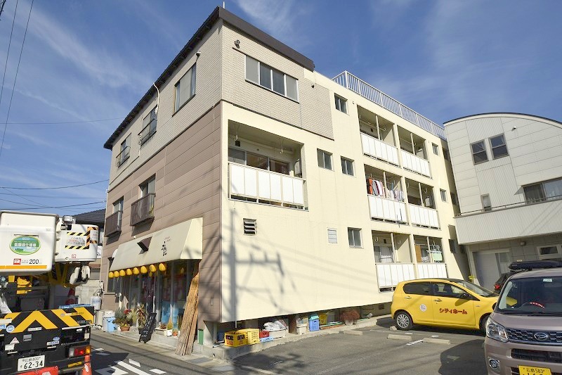 安芸郡府中町浜田のマンションの建物外観