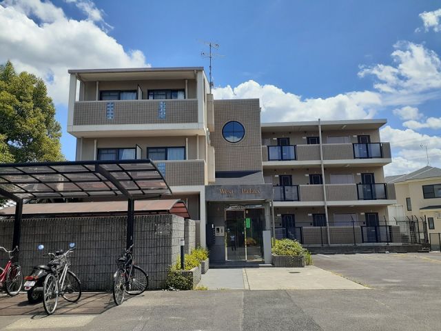 京田辺市三山木野神のマンションの建物外観