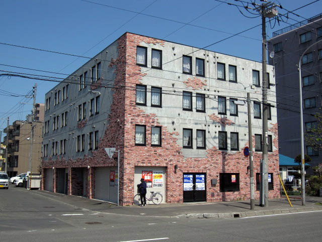 【札幌市豊平区美園一条のマンションの建物外観】