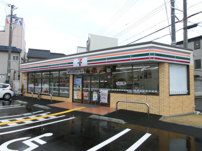 コンビニ　セブンイレブン（コンビニ）まで383m