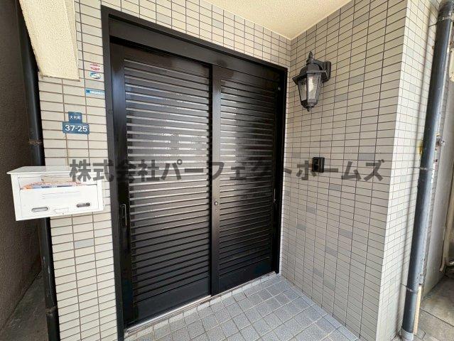 エントランス　落ち着いたエントランスです