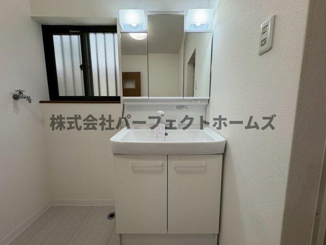 洗面設備　独立洗面化粧台付き