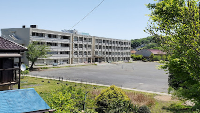 小学校　多摩市立東寺方小学校（小学校）まで316m