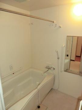 アンソレイエ　バス・シャワールーム　バス