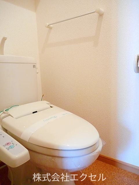 トイレ　ウォシュレットつきのトイレです。