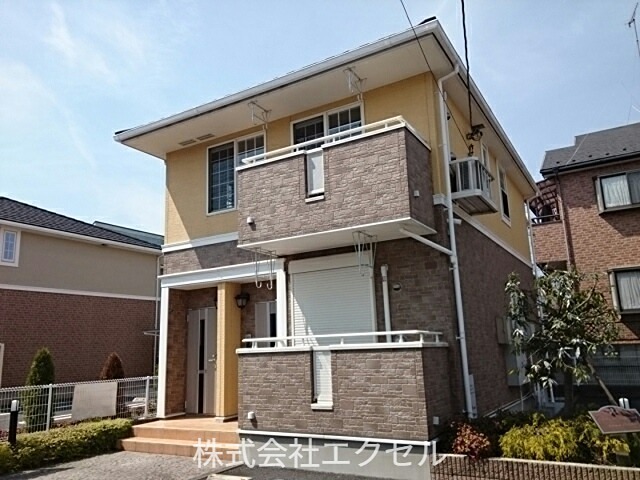 建物外観　防犯カメラ付きで安心です。