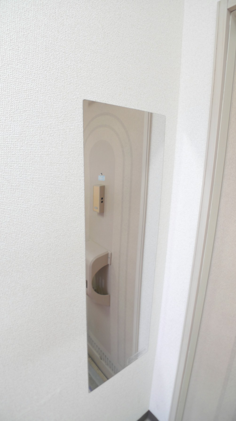 玄関　☆姿見鏡付き☆お出かけ前に身だしなみチェック☆