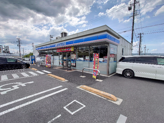 コンビニ　ローソン名張鴻之台三番町店（コンビニ）まで350m