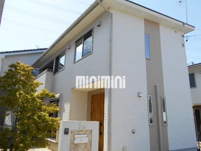 建物外観　２階建ての戸建てです