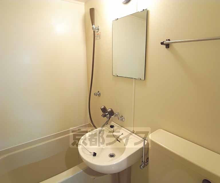 洗面設備　きれいな洗面台です