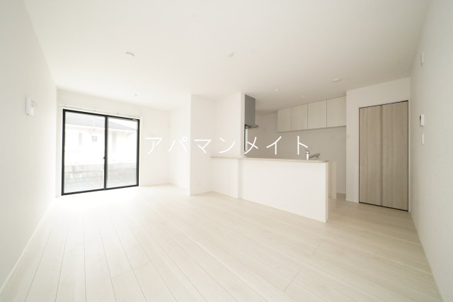 居室・リビング　こちらのリビングで趣味の時間をお楽しみください