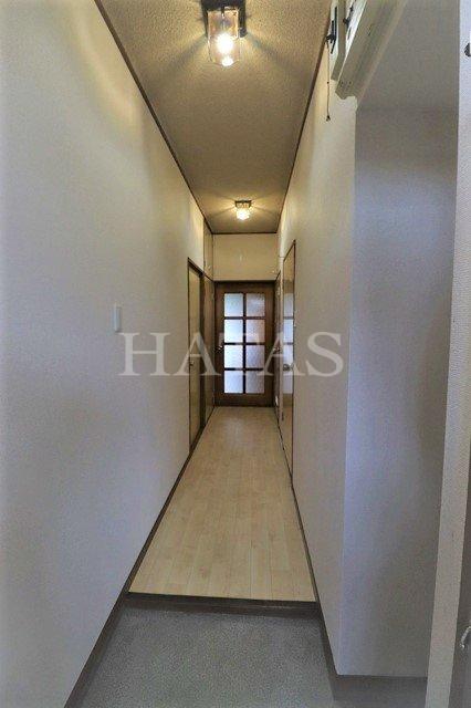 玄関　同物件別部屋です。