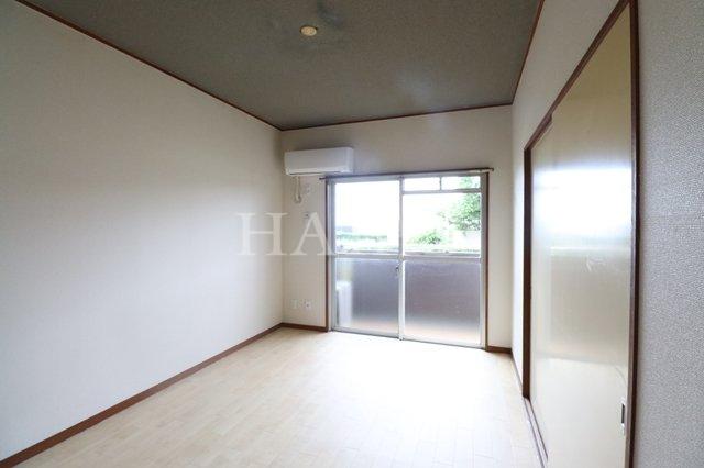 居室・リビング　同物件別部屋です。