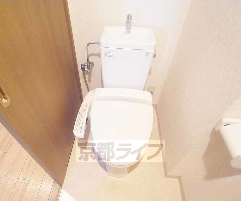 トイレ　ウォシュレットつきです。