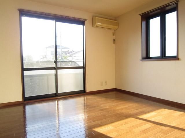 居室・リビング　角部屋2面採光の明るいお部屋です。