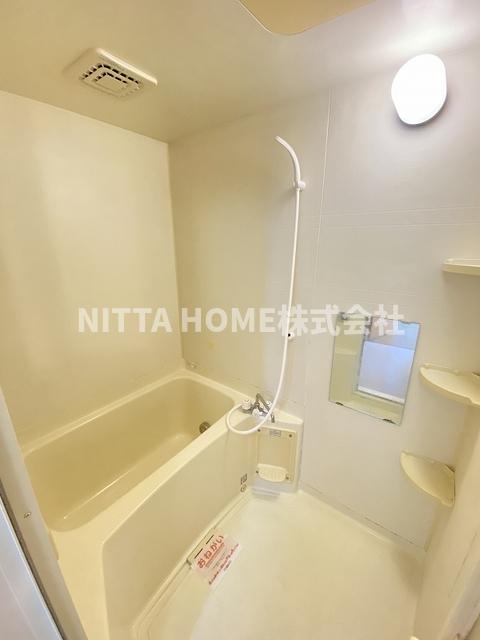 バス・シャワールーム　追い焚き機能付きのバスルームです！！