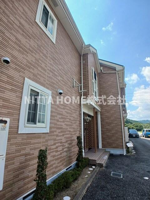 エントランス　敷地内駐車場もあります＊