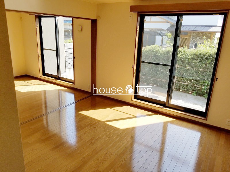 居室・リビング　日当たりの良い南面リビング！