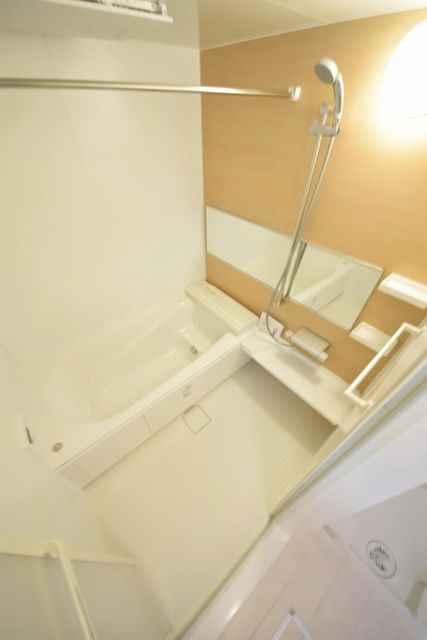 バス・シャワールーム　広々浴槽でゆったりと入れます