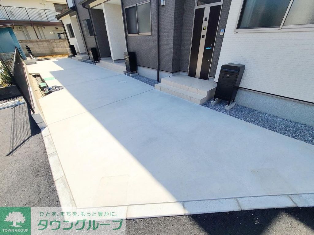 エントランス　駐車場