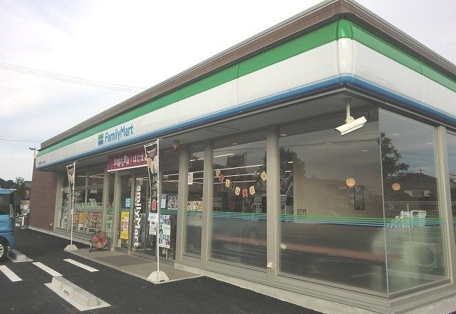 コンビニ　ファミリーマート 各務原市民プール前店（コンビニ）まで177m