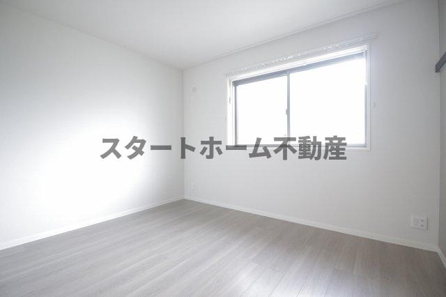 その他部屋・スペース　広くて明るい寝室