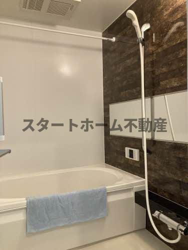 バス・シャワールーム　落ち着いた空間のお風呂です