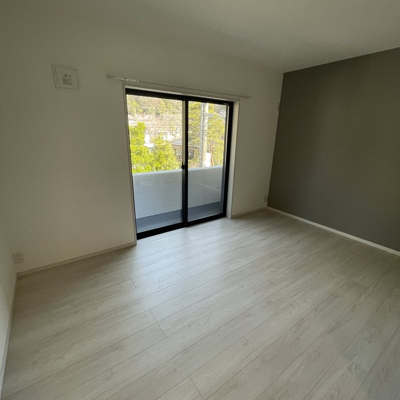 居室・リビング　白を基調とした明るいお部屋です。