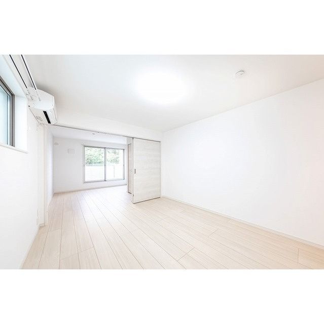 居室・リビング　☆明るい居間☆