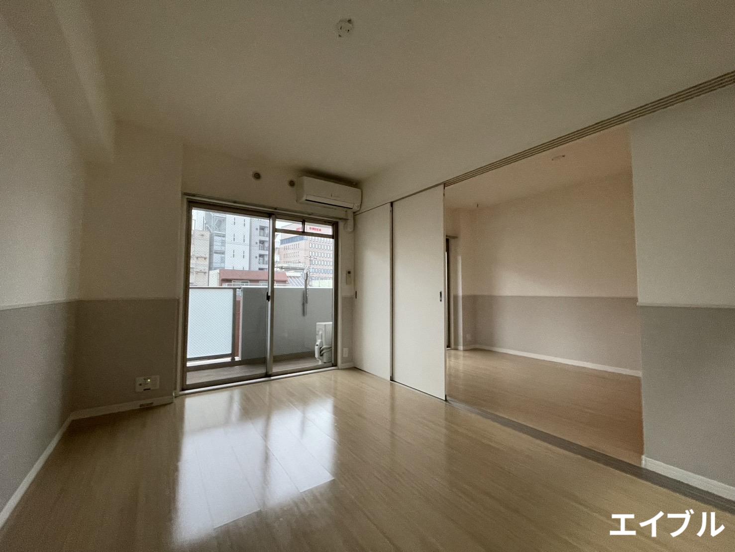 居室・リビング　同タイプの別号室です。