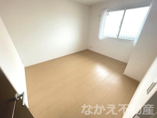 その他部屋・スペース　落ち着いた色調の寝室です